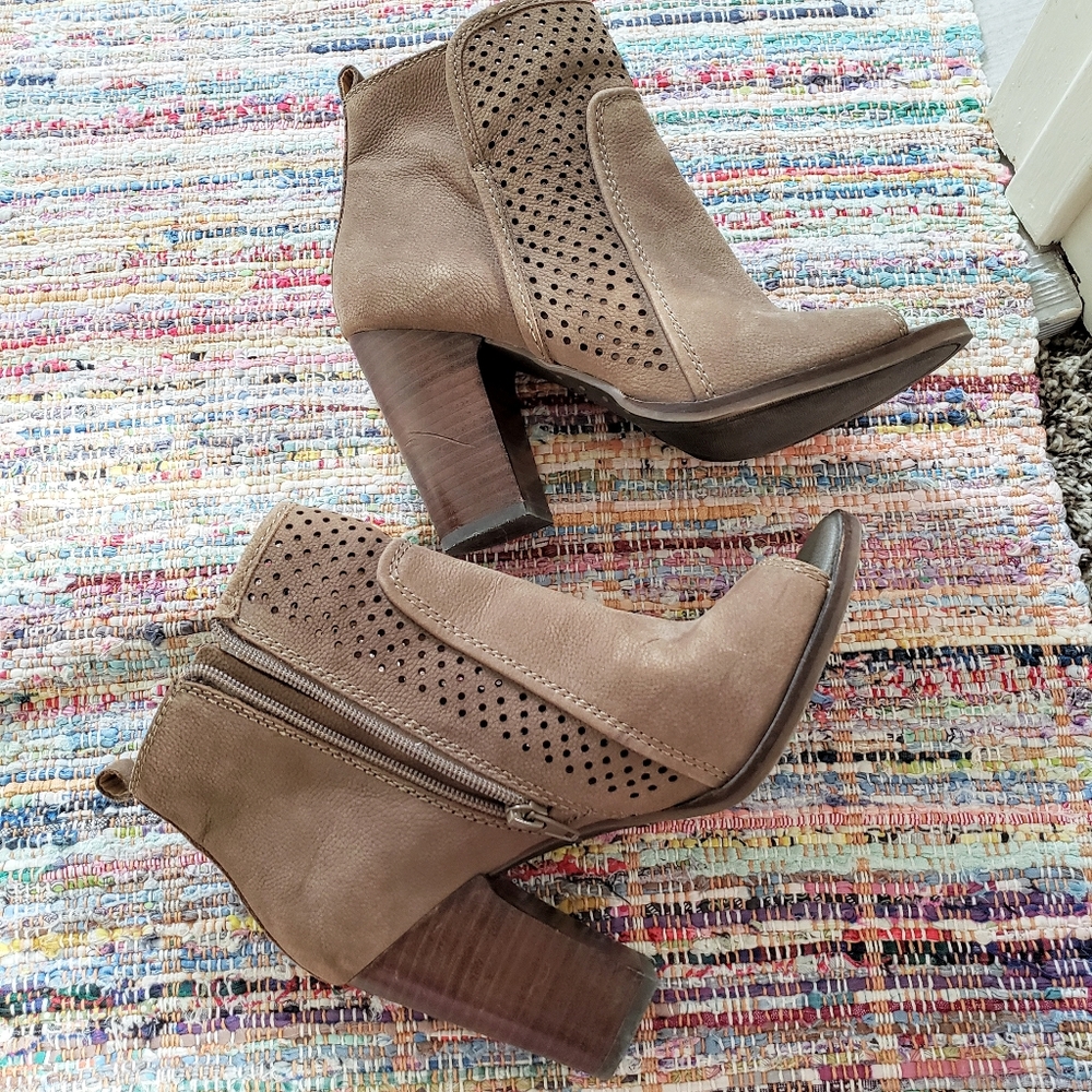 Lucky Brand Wedges - Picture 2 of 13